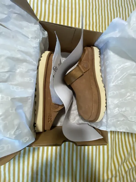 UGG Goldenstar Clog Size 7.5 Chestnut Suede Slip-On