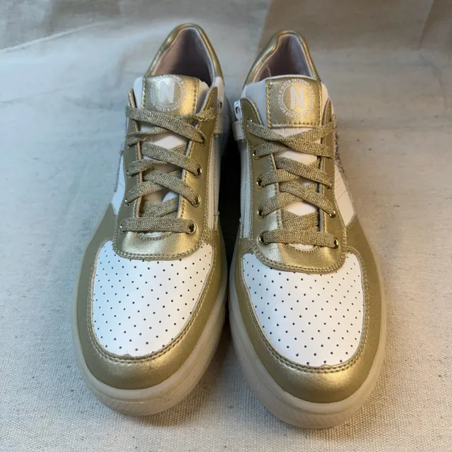 Naturino Sneakers Gold White Leather Size 38