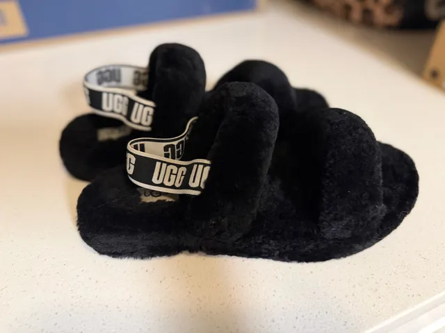 UGG Oh Yeah Slides Size 38 Black Sheepskin Logo Strap Slippers