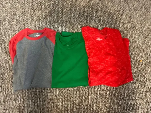 Men’s large set of 3 shirts red green gray 2 short 1 long sleeved fanatics new wo tags