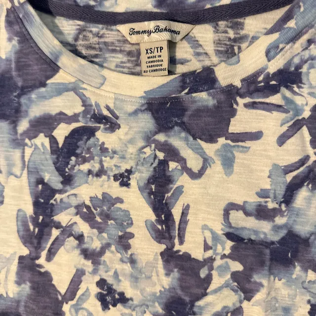 Tommy Bahama T-Shirt Size XS Blue Floral