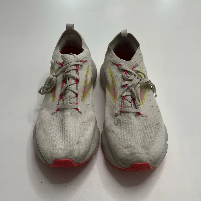 Brooks Glycerin StealthFit 20 Size 10.5 Gray Yellow Pink Running Shoes