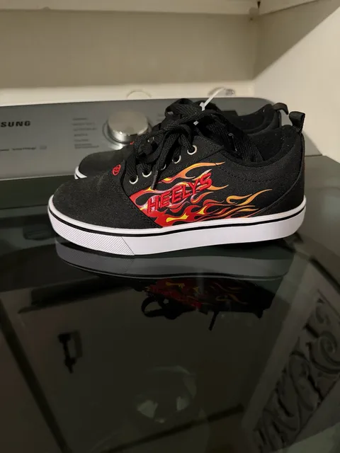 Heelys Flame Skate Shoes Black Red size 4