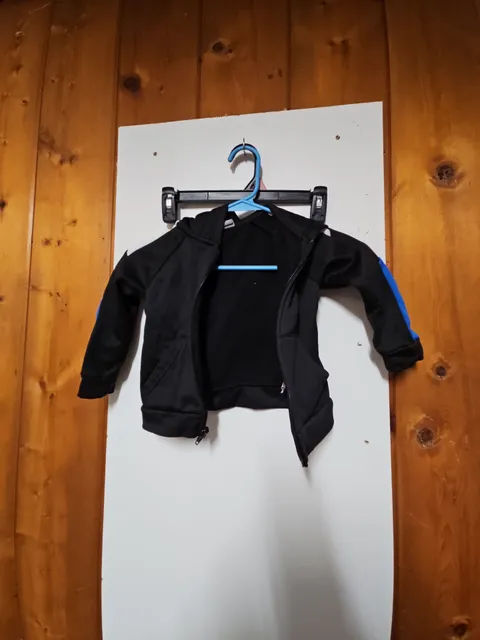 (549) Puma Zip Up Hoodie Size 2T Black Blue