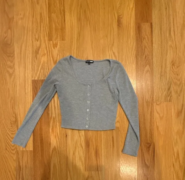 Fashion Nova Waffle Knit Button Up Top Size XL Gray
Runs small