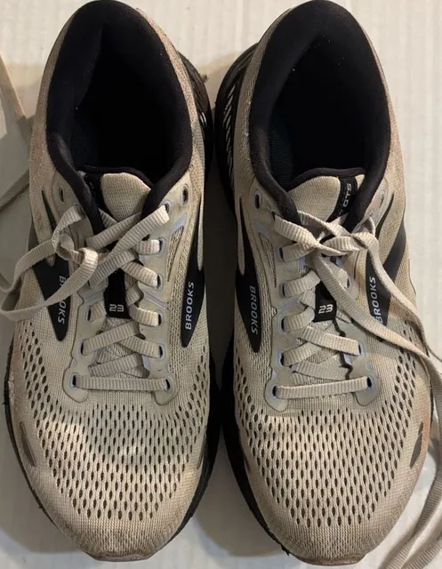 Brooks Adrenaline GTS 23 Running Shoes Size 8.5 Wide Beige Black