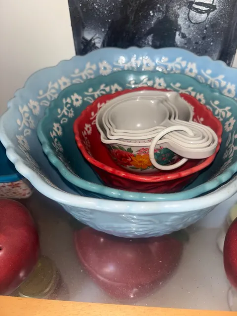 The Pioneer Woman Embossed Stoneware Serve Bowl Set, 3 Piece & measuring cups 