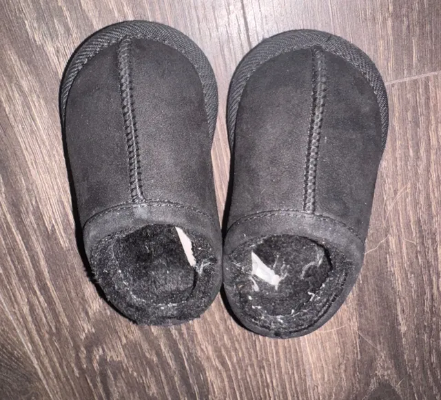 Cat & Jack Kid’s Slippers Child Size 6 Black Faux Fur Clog