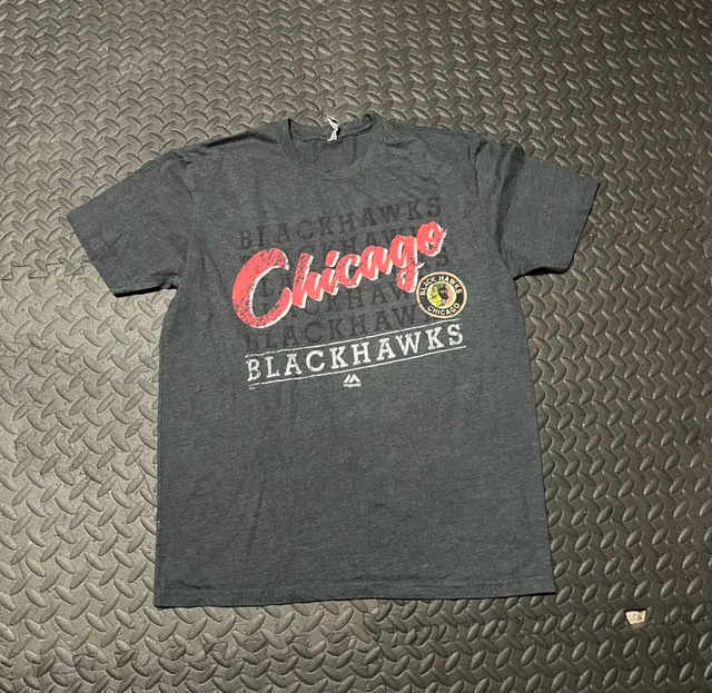 Majestic Chicago Blackhawks T-Shirt Size L Gray NHL Hockey Graphic Tee