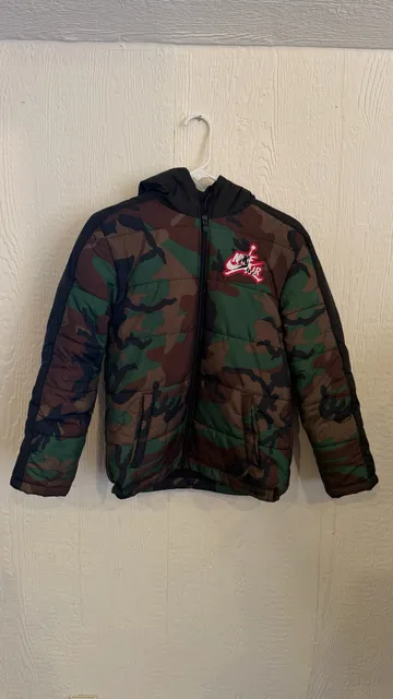 Jordan Puffer Jacket Size L 12-13 Green Camo Logo Hooded Coat