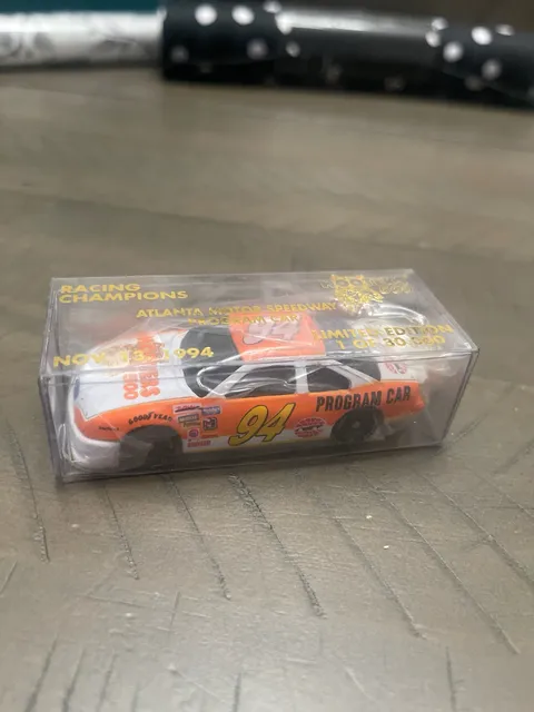 Racing Champions Hooters 500 Atlanta Motor Speedway Program Car Diecast