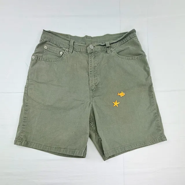 Levi's Women’s 550 Relaxed Fit Olive Shorts Fish Patches
Size 8