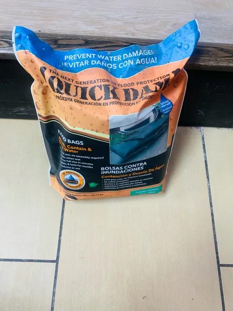 Quick Dam Flood Bags Water Barriers 6 Pack