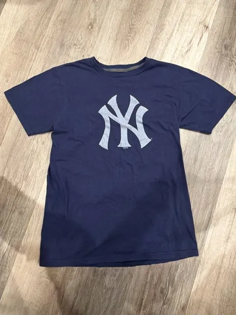 Genuine Merchandise New York Yankees T-Shirt Size M Blue MLB Logo Tee
