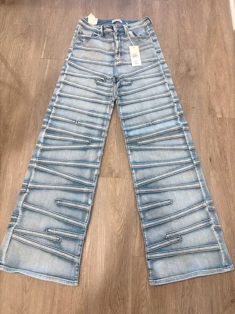 Aphrodite Jeans AP40716 Size 9(29) Light Wash Flare Denim