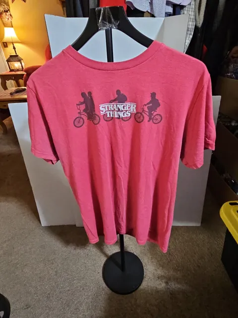 Netflix Stranger Things T-Shirt Size L Red Graphic Tee