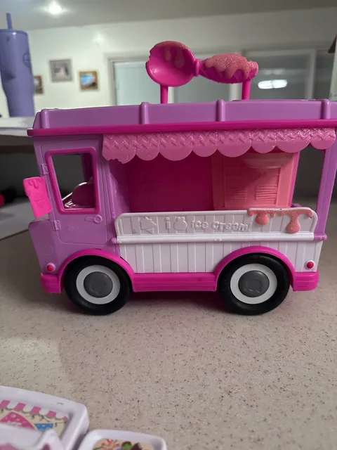 Num Noms Lipgloss Truck Ice Cream Maker Playset Toy
