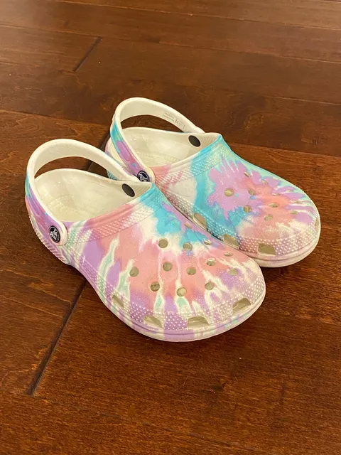 Crocs Classic Tie Dye Graphic Clogs Size W7/M5 Multi Pastel