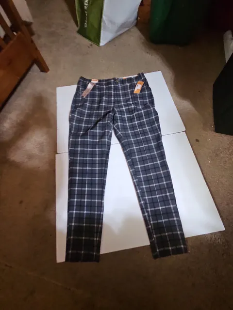 R. Sofia Scuba Plaid Pants Size 2X Gray Check Trousers