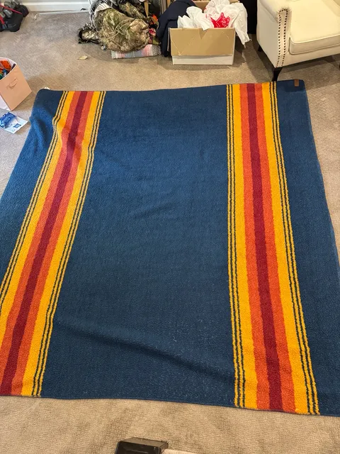 Pendleton Grand Canyon Sherpa Fleece Blanket Size Queen Navy Blue Striped 96x90