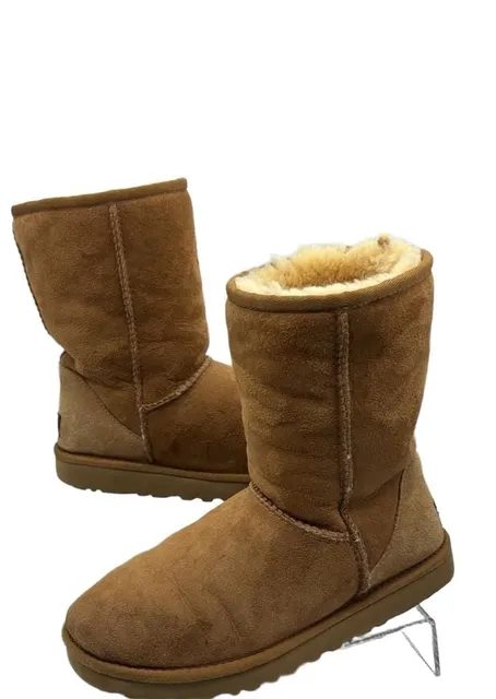 UGG Classic Short Boots S/N 5825 Size 7 Chestnut Suede