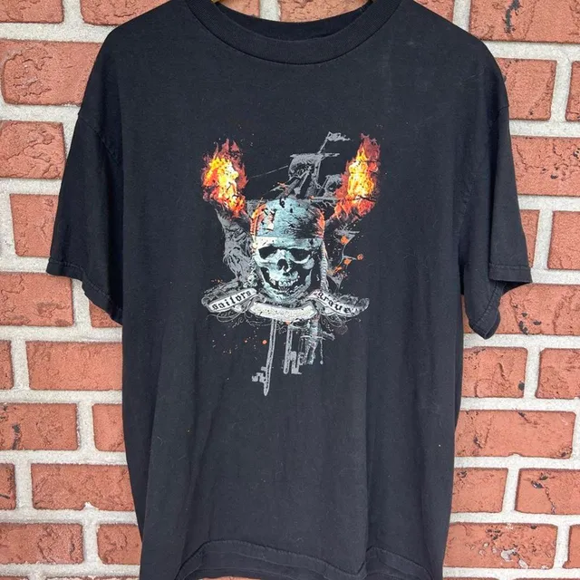 Disney Pirates of the Caribbean T-Shirt Black Graphic Skull Sailors Brave