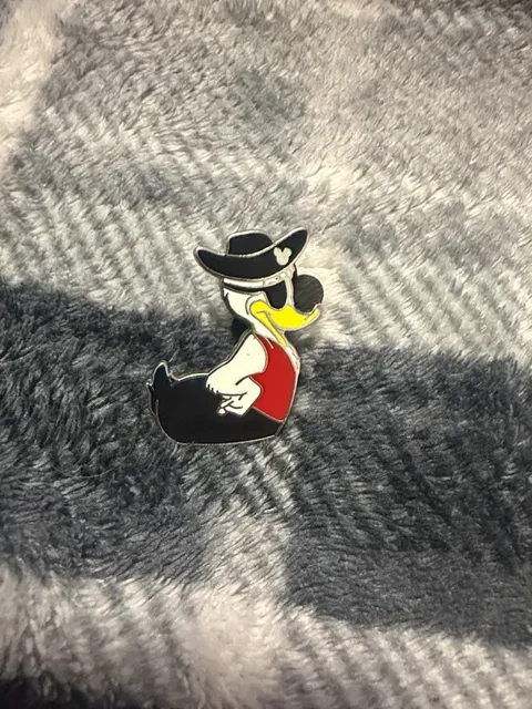 Disney Hidden Mickey Completer Pin Pirate Donald Duck Rubber Duck