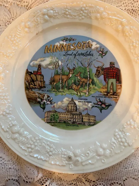 Vintage Minnesota Souvenir Plate Land Of 10000 Lakes Paul Bunyan