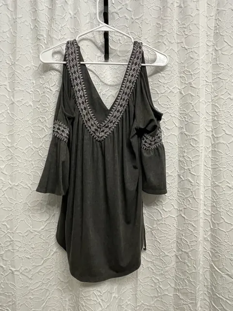G Collection Charcoal Grey Embroidered Cold Shoulder Bell Sleeve Blouse Lg Boho