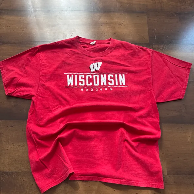 Hanes Wisconsin Badgers T-Shirt Size XL Red Graphic