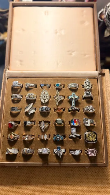Costume Jewelry Mixed Rings Lot (36)
