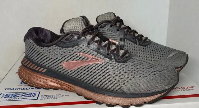 Brooks Adrenaline GTS 20 Size 8 Gray Rose Gold