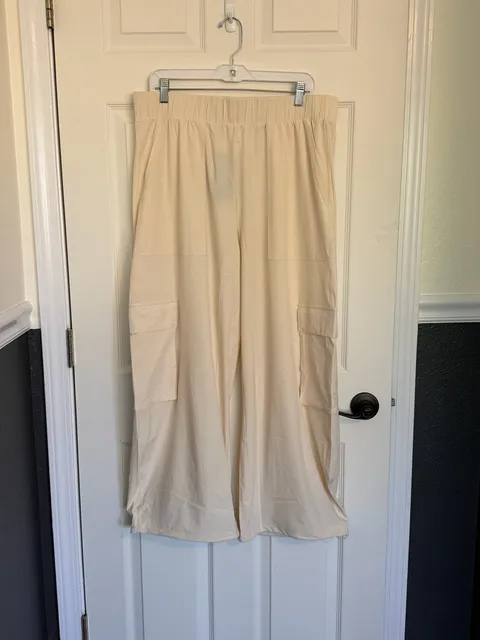 NWT Fabletics Daydreamer Cargo Pants Size XL Cream