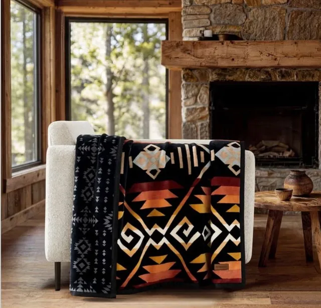 NEW Pendleton Reversible Plush Throw Coyote Butte 50”x70”