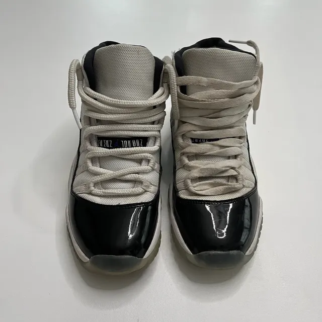 Nike Air Jordan 11 Retro Concord Size 6Y Black White