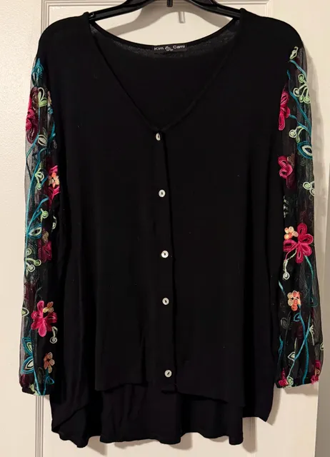 Kim & Cami Button Up Blouse Size Large Black Floral Embroidered Mesh Sleeve