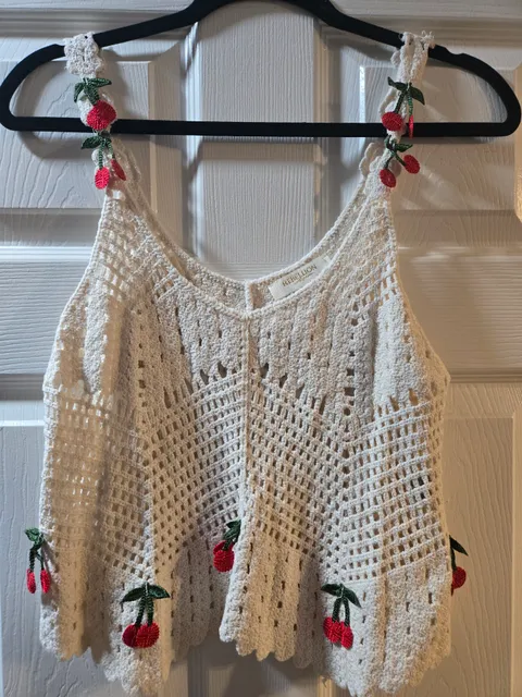 Rebellion Crochet Cherry Top Cream