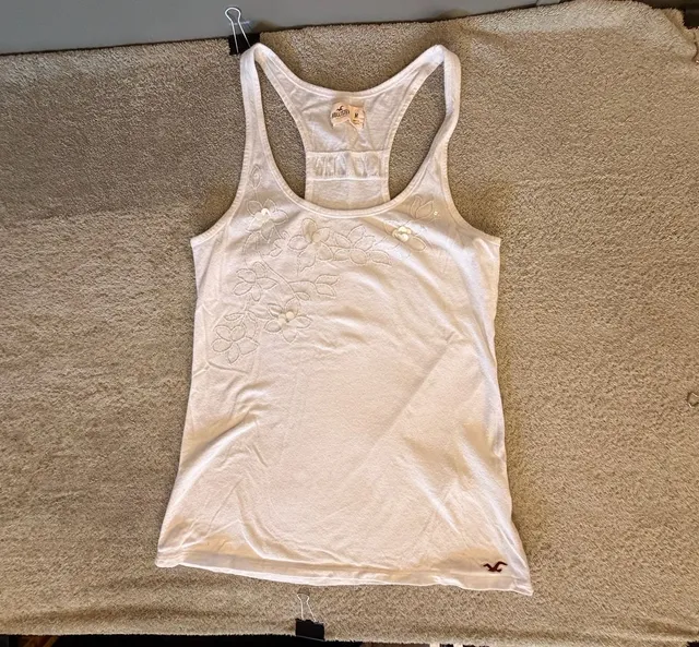 Y2K Style Hollister Embroidered Floral Racerback Tank Top Size M White