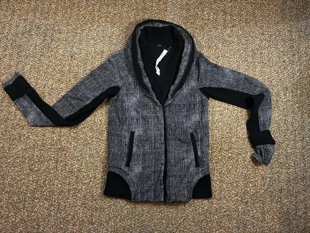 Lululemon Athletica Jacket Size 6 Black White Heathered Cardigan