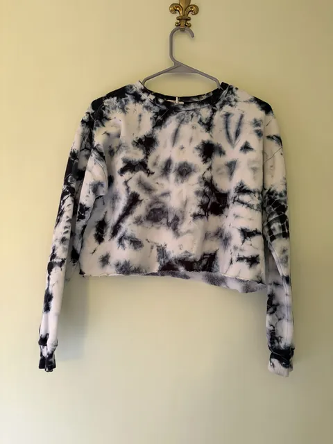 Blue and White Tie Dye Crop Sweatshirt