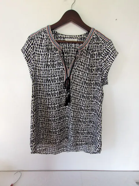 Daniel Rainn Embroidered Neck Blouse Size M Black White Print