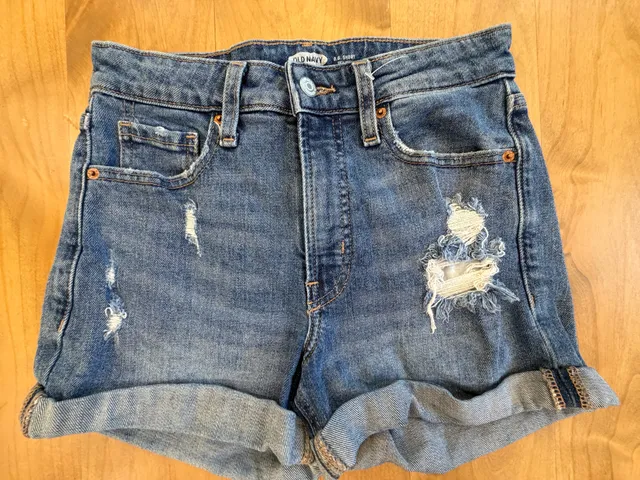 Old Navy O.G. Short High Rise Jean Shorts Size 2 Distressed Rolled Cuff