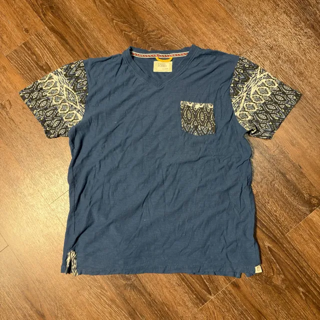 Essential Free Planet T-Shirt Size X-Large Blue Printed Pocket
