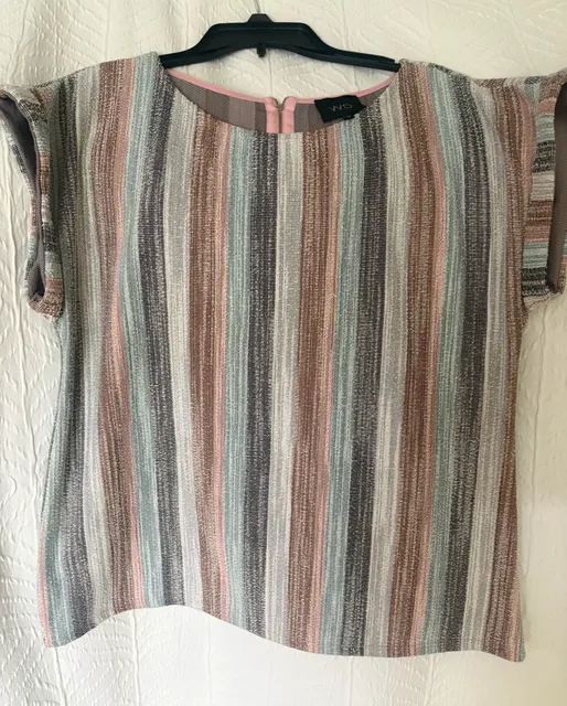 W5 Striped Top Size M Multicolor Textured Short Sleeve