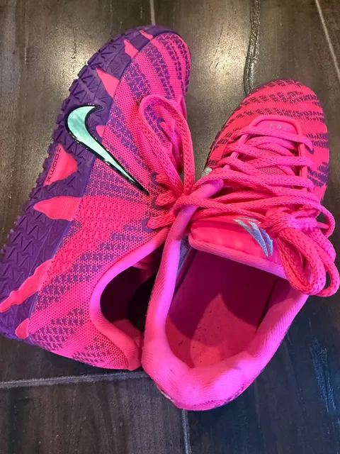Nike Ja 3 Max Volume Hyper Pink Basketball Shoes size 4Y