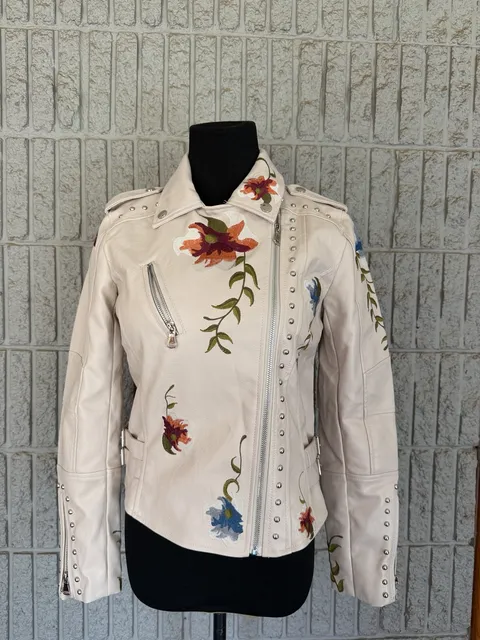 899 Yilanuoyi Floral Embroidery Studded Moto Jacket