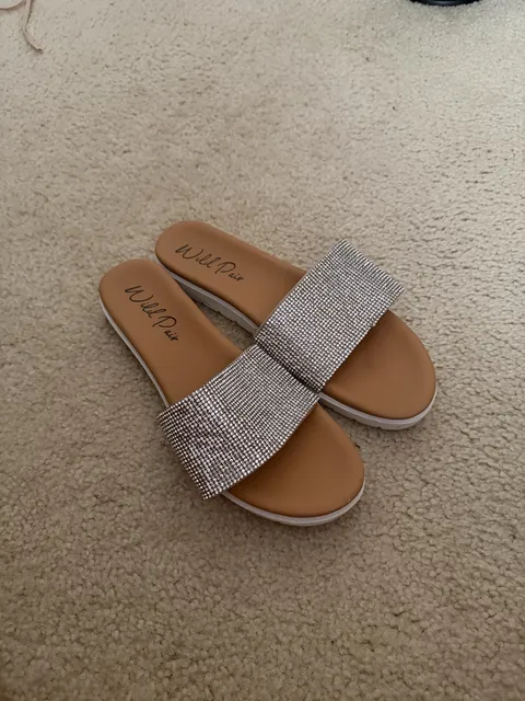 Wild Pair Safirah2 Slides Size 9.5 Silver Rhinestone Sandals