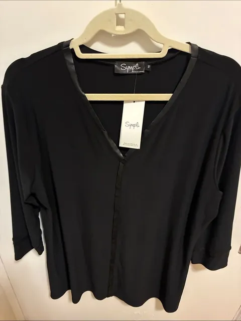 Sympli Black V-Neck 3/4 Sleeve Top