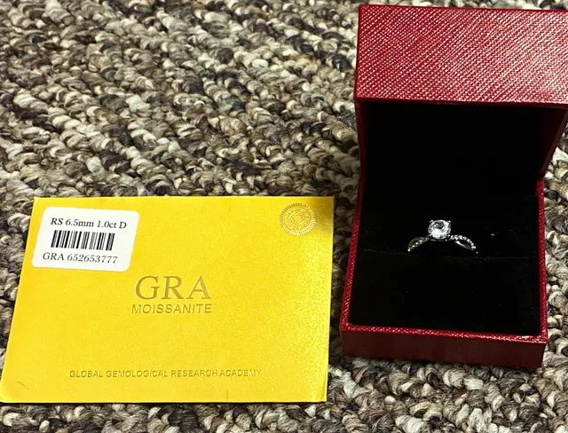Round White Moissanite Engagement Ring Size 6.5 GRA 6.5mm 1 ct new