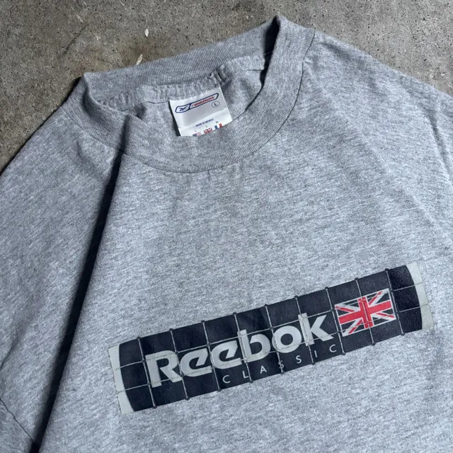 Vintage 90s Y2K Reebok Graphic T-Shirt Size L Gray Union Jack Logo